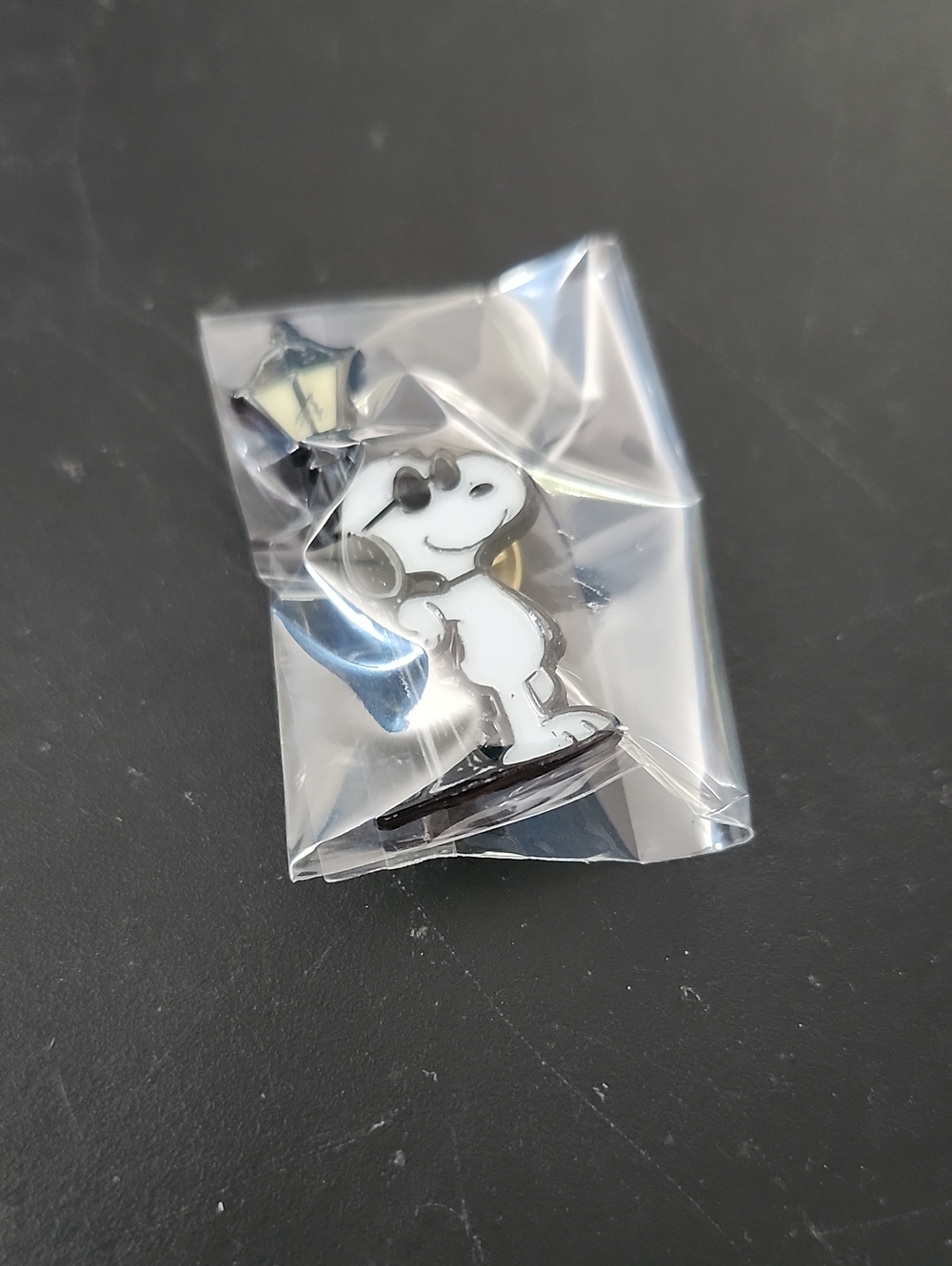 Peanuts Snoopy Enamel Pin - Picture 4 of 4